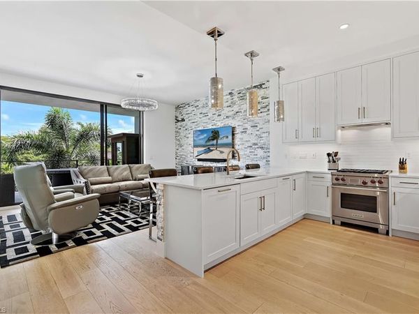 850 Central AVE, Unit 202, NAPLES, FL 34102