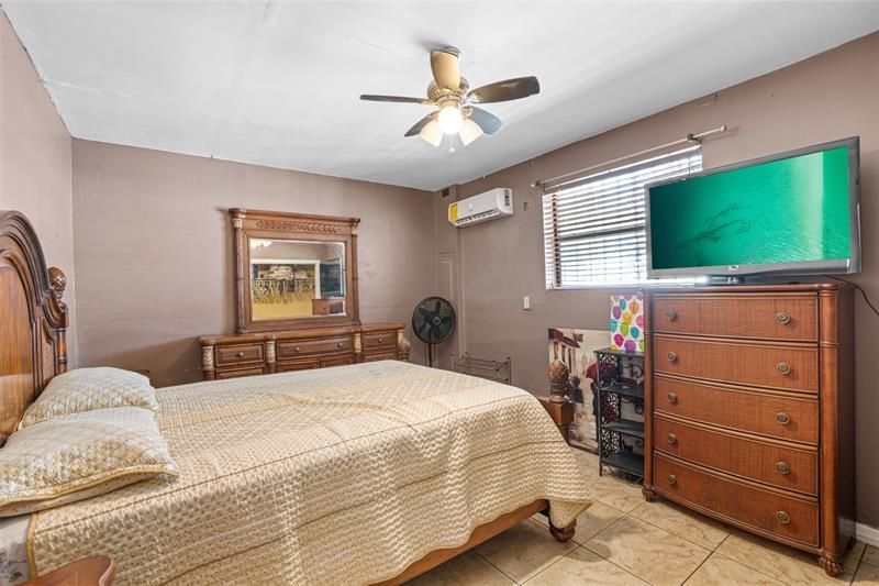 45 NE 212th St, Miami, FL 33179 Photo