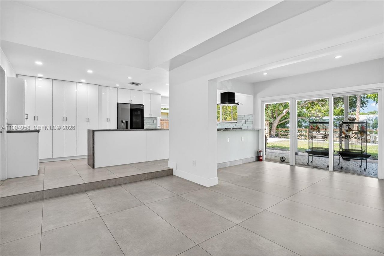 2325 NE 194 Street, Miami, FL 33180 Photo