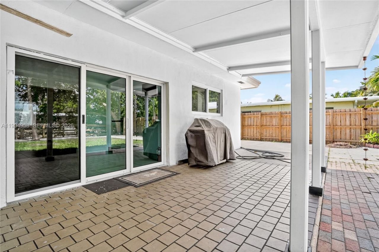 2325 NE 194 Street, Miami, FL 33180 Photo