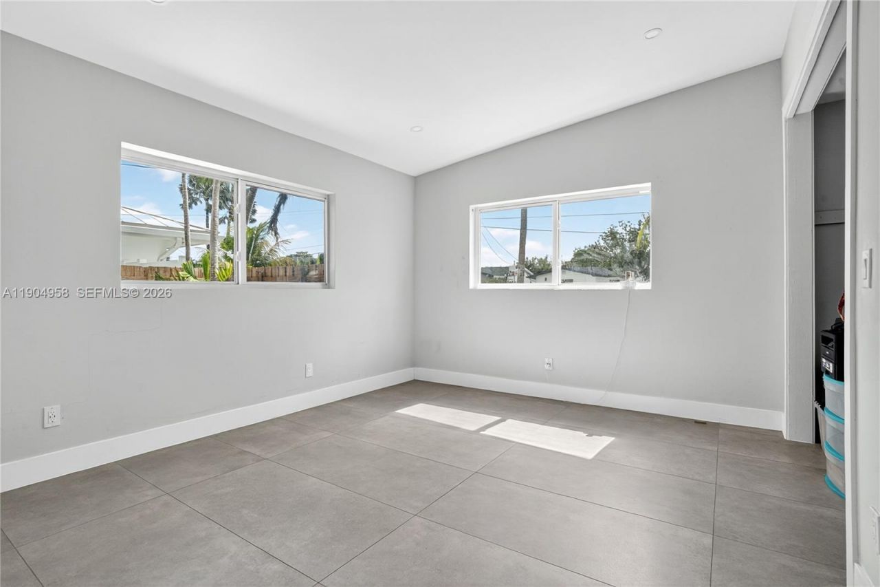 2325 NE 194 Street, Miami, FL 33180 Photo