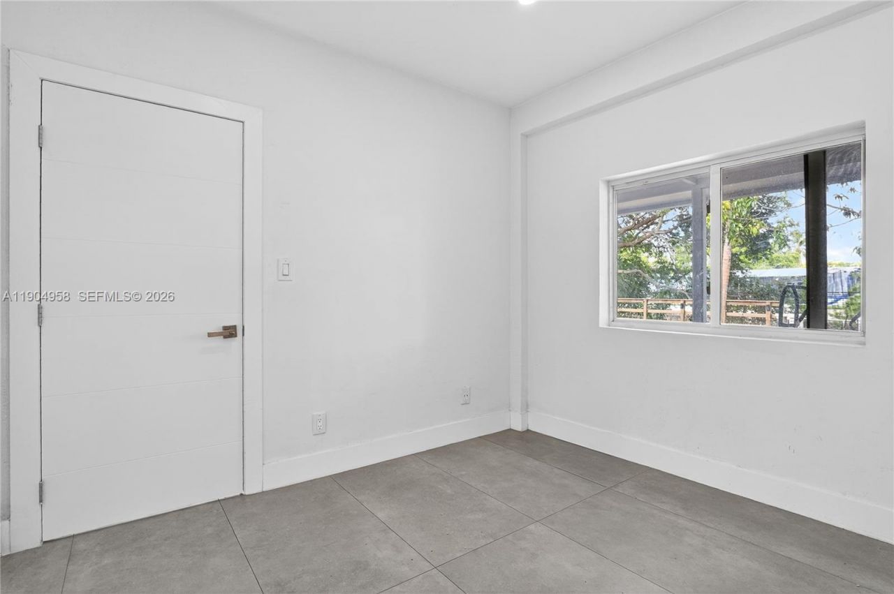 2325 NE 194 Street, Miami, FL 33180 Photo