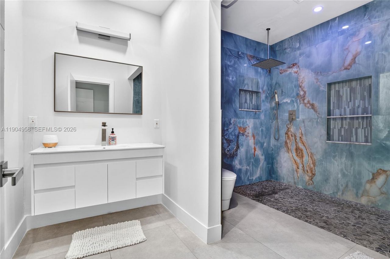 2325 NE 194 Street, Miami, FL 33180 Photo