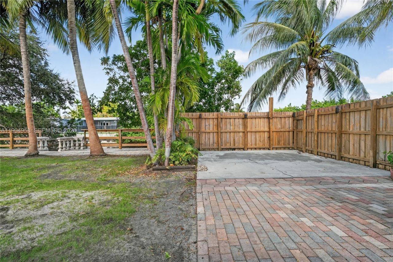 2325 NE 194 Street, Miami, FL 33180 Photo