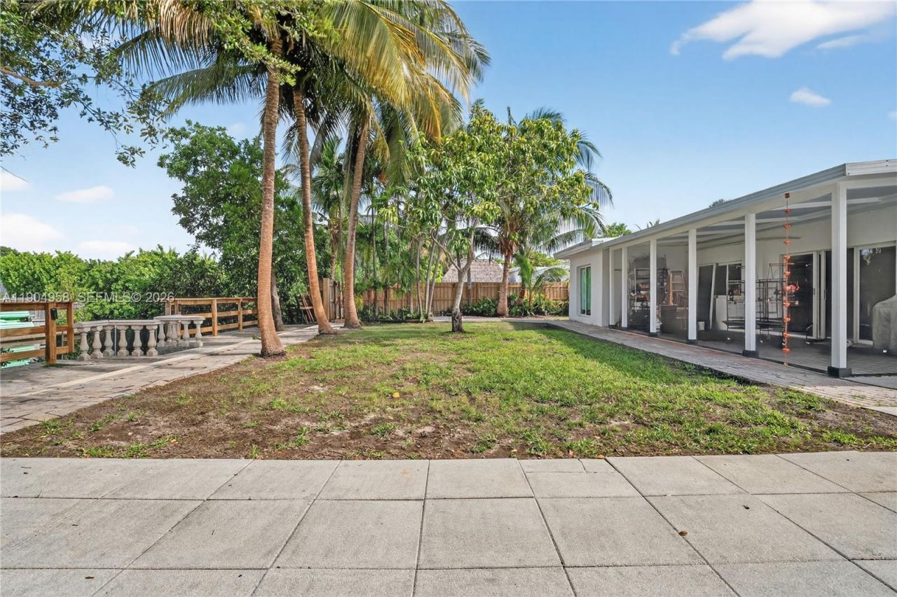 2325 NE 194 Street, Miami, FL 33180 Photo