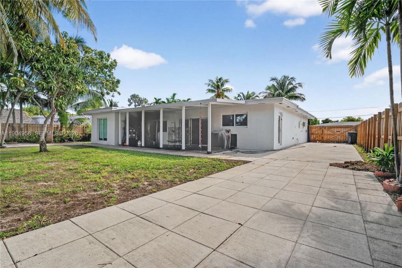 2325 NE 194 Street, Miami, FL 33180 Photo