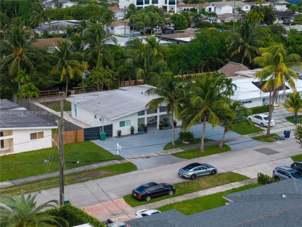 2325 NE 194 Street, Miami, FL 33180 Photo