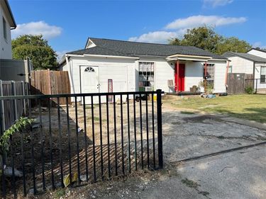 4423 Hopkins Avenue, Dallas, TX 75209