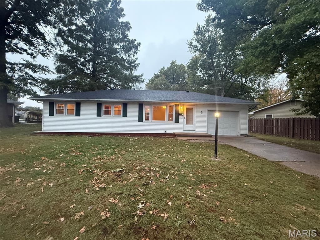 1137 Warren Street, Jerseyville, IL 62052 Main Photo