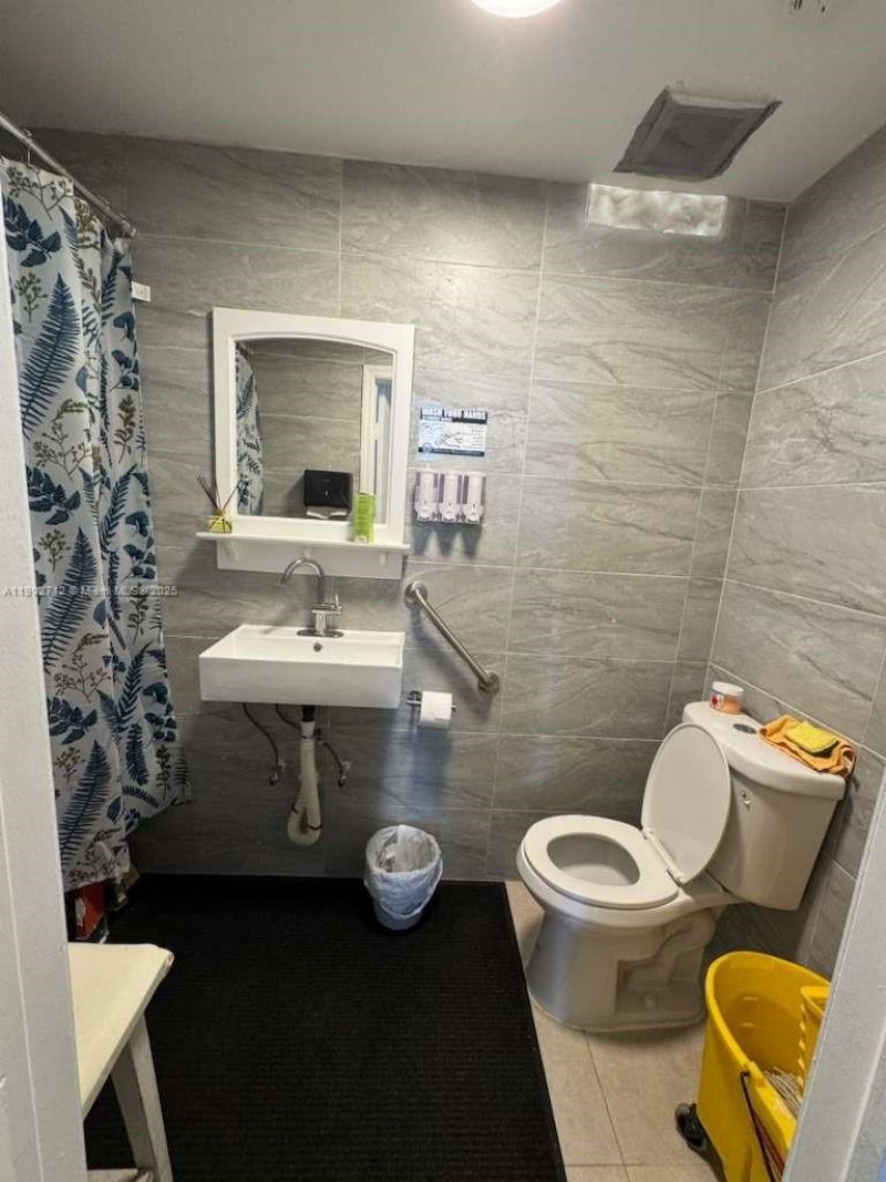 North Bay Village, Miami Beach, FL 33141 Photo