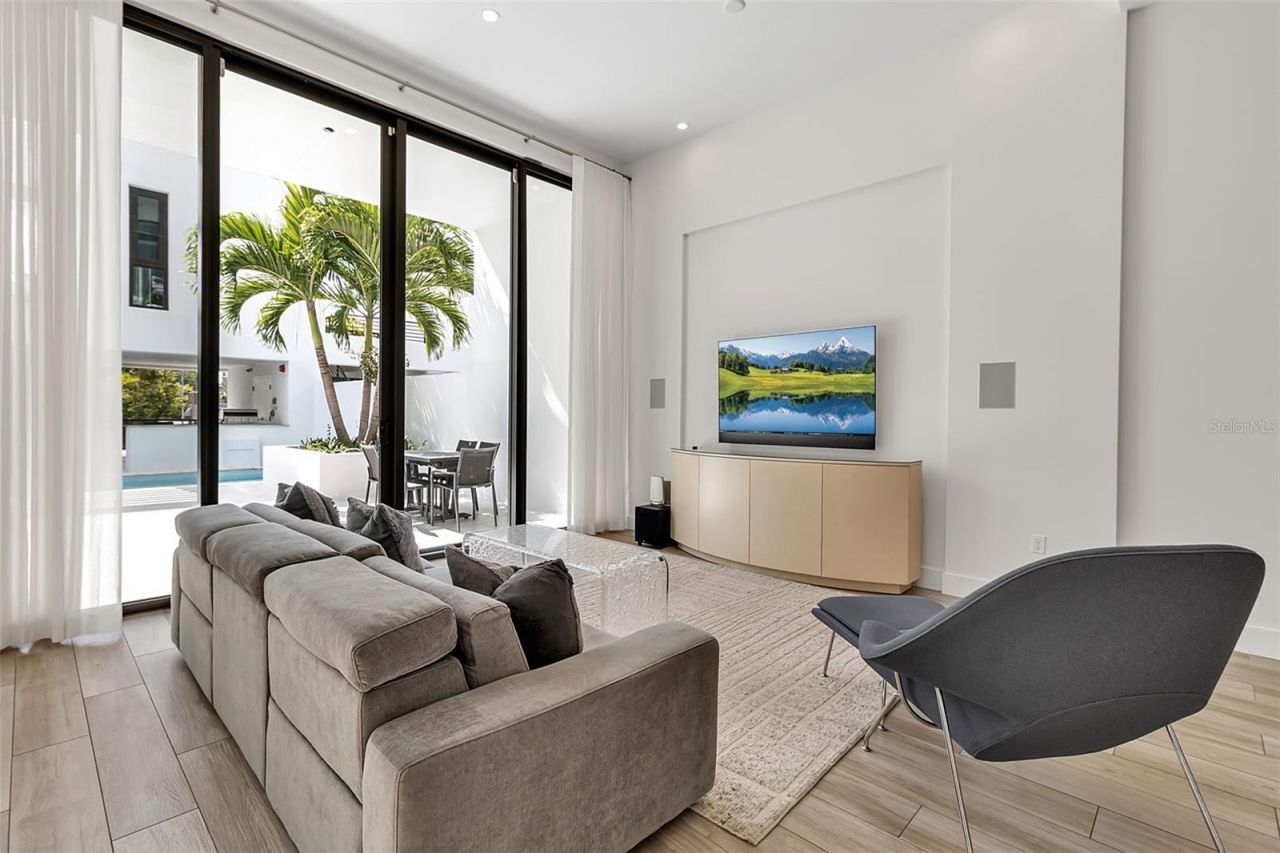 1542 4th Street, Unit 210, Sarasota, FL 34236 Photo