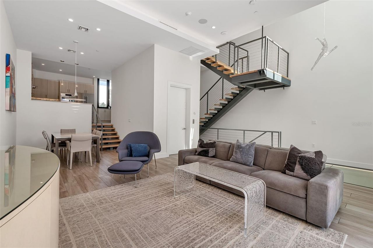 1542 4th Street, Unit 210, Sarasota, FL 34236 Photo