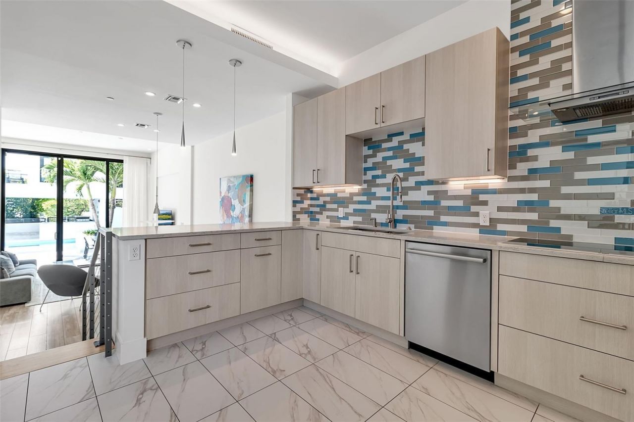 1542 4th Street, Unit 210, Sarasota, FL 34236 Photo