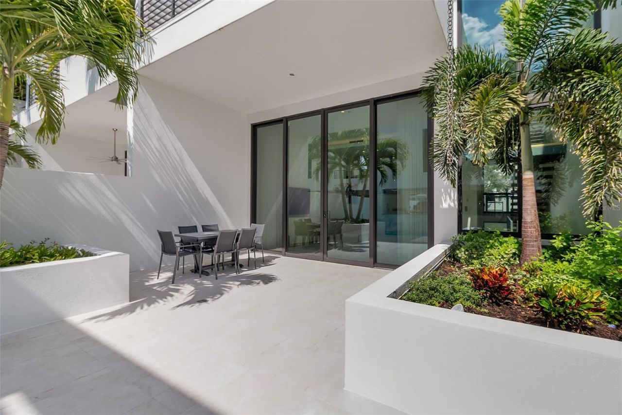 1542 4th Street, Unit 210, Sarasota, FL 34236 Photo