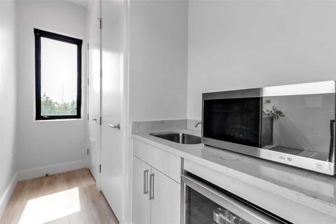 1542 4th Street, Unit 210, Sarasota, FL 34236 Photo