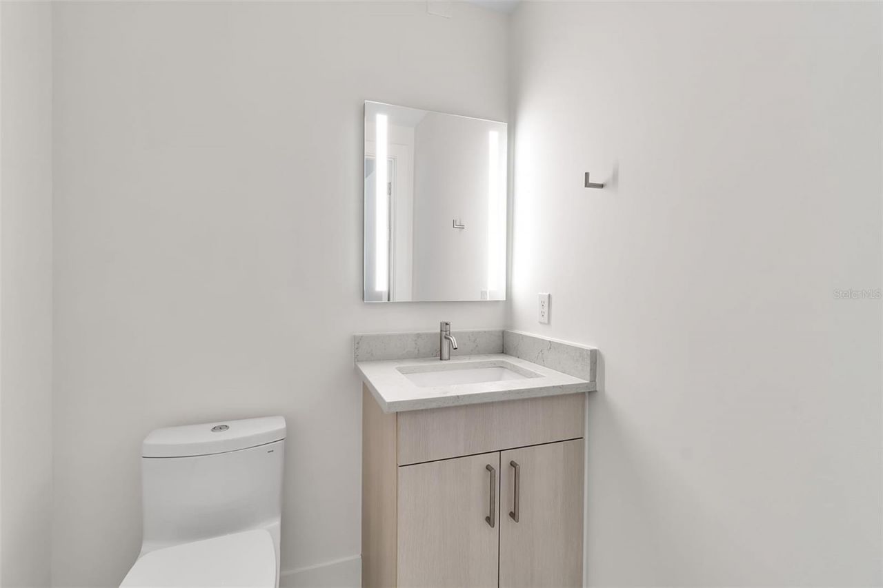 1542 4th Street, Unit 210, Sarasota, FL 34236 Photo