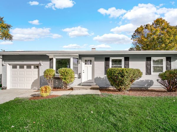 2123 Fairland Drive, Sycamore, IL 60178