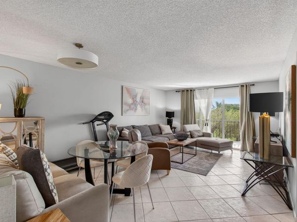 7006 Huntington Lane, Unit 306, Delray Beach, FL 33446