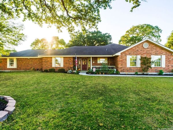 1265 Hillside Oaks Dr, La Vernia, TX 78121