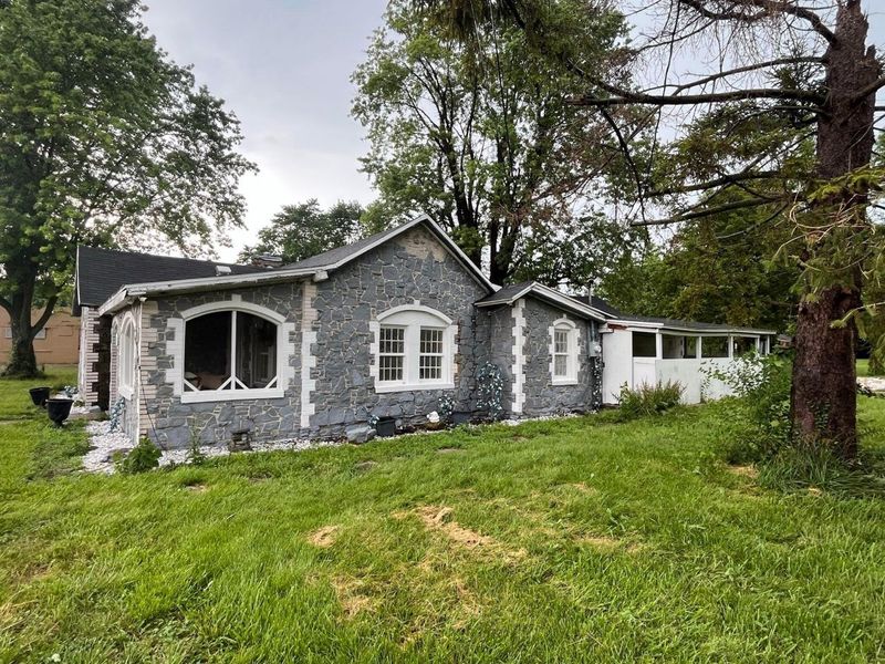 318 W Front Street, New Holland, OH 43145 Photo 4