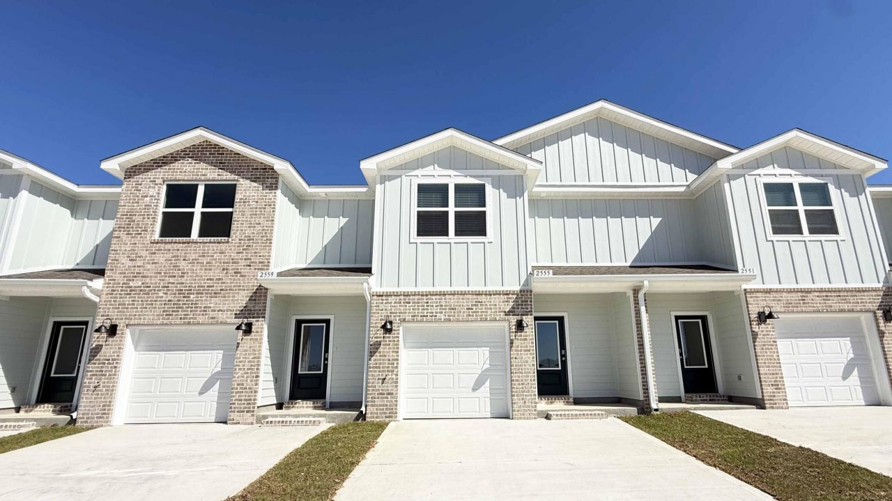 2407 Cliff Hollow Circle, Gulf Breeze, FL 32563 Main Photo