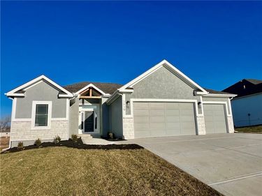 1913 Longview Drive, Liberty, MO 64068