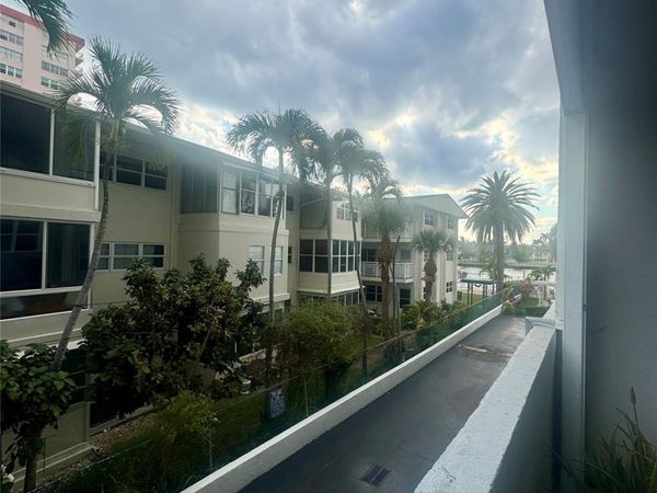 3113 S Ocean Drive, Unit 209, Hallandale Beach, FL 33009
