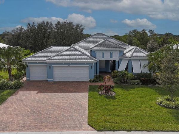 2547 Saint Lucia Cir, Vero Beach, FL 32967