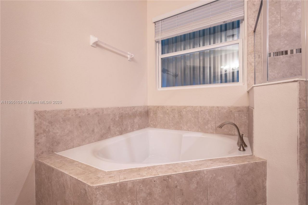 2547 Saint Lucia Cir, Vero Beach, FL 32967 Photo