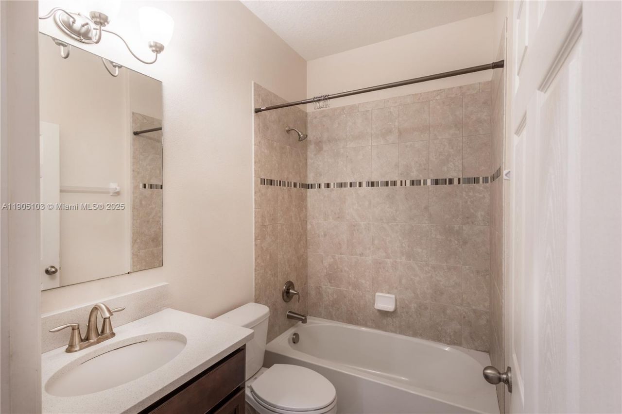 2547 Saint Lucia Cir, Vero Beach, FL 32967 Photo