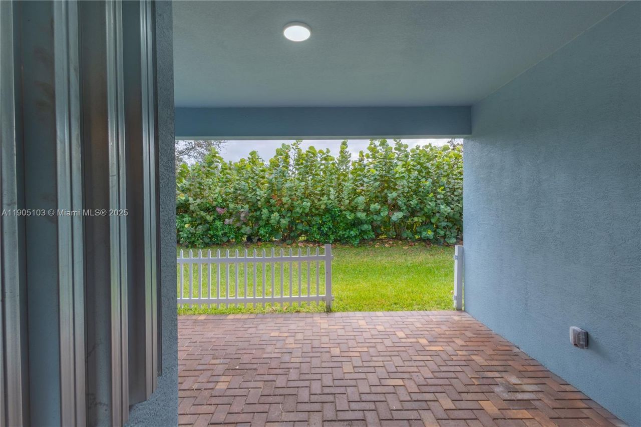 2547 Saint Lucia Cir, Vero Beach, FL 32967 Photo