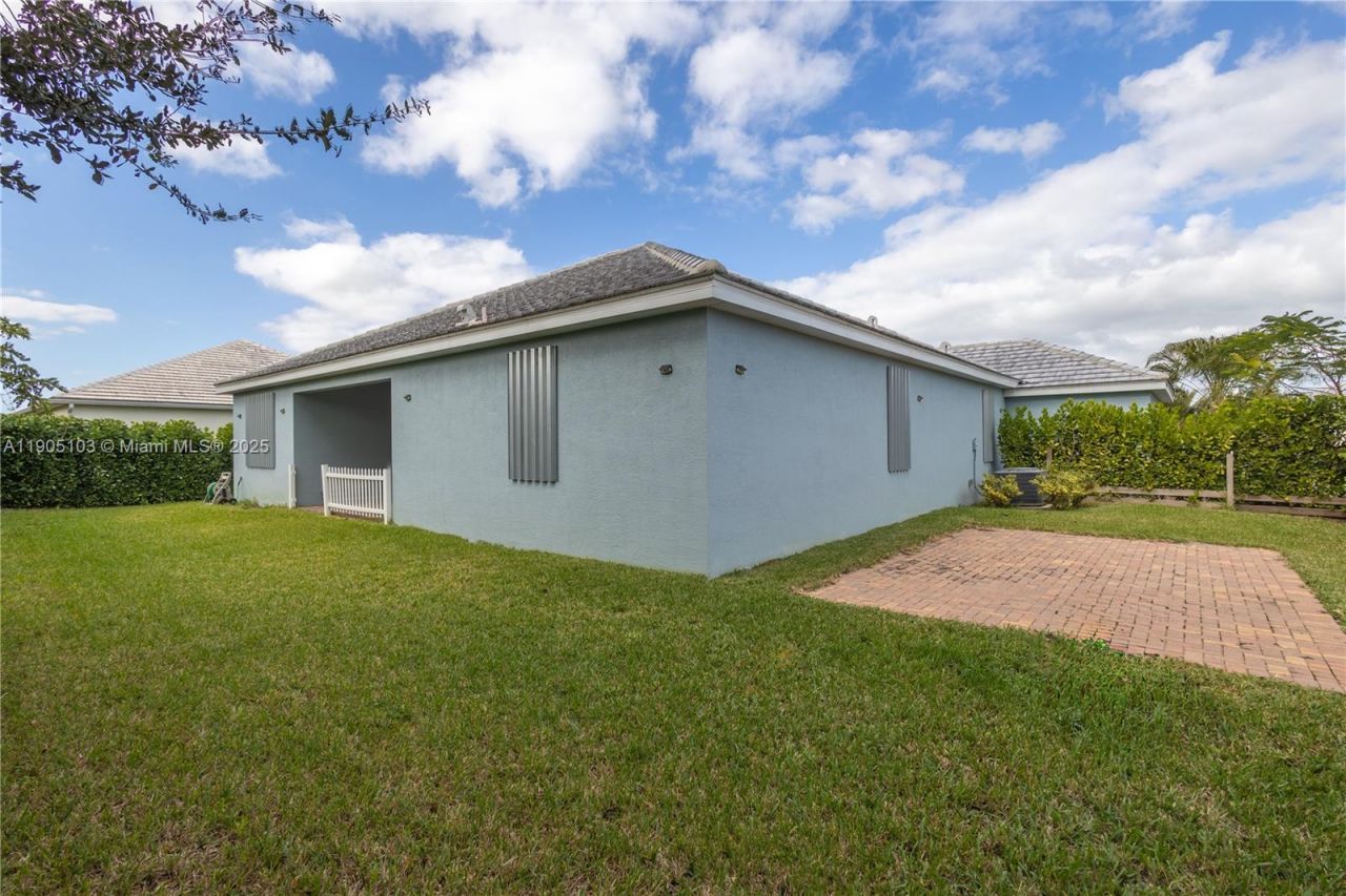 2547 Saint Lucia Cir, Vero Beach, FL 32967 Photo