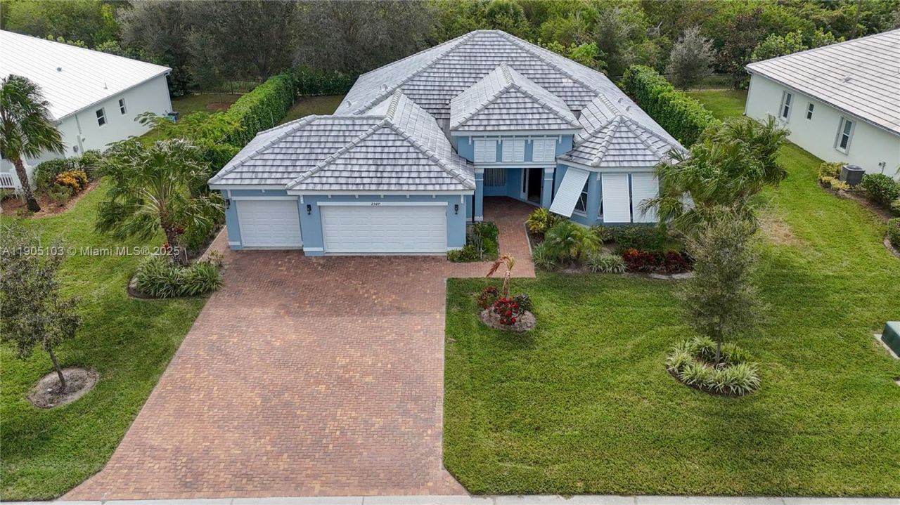 2547 Saint Lucia Cir, Vero Beach, FL 32967 Photo