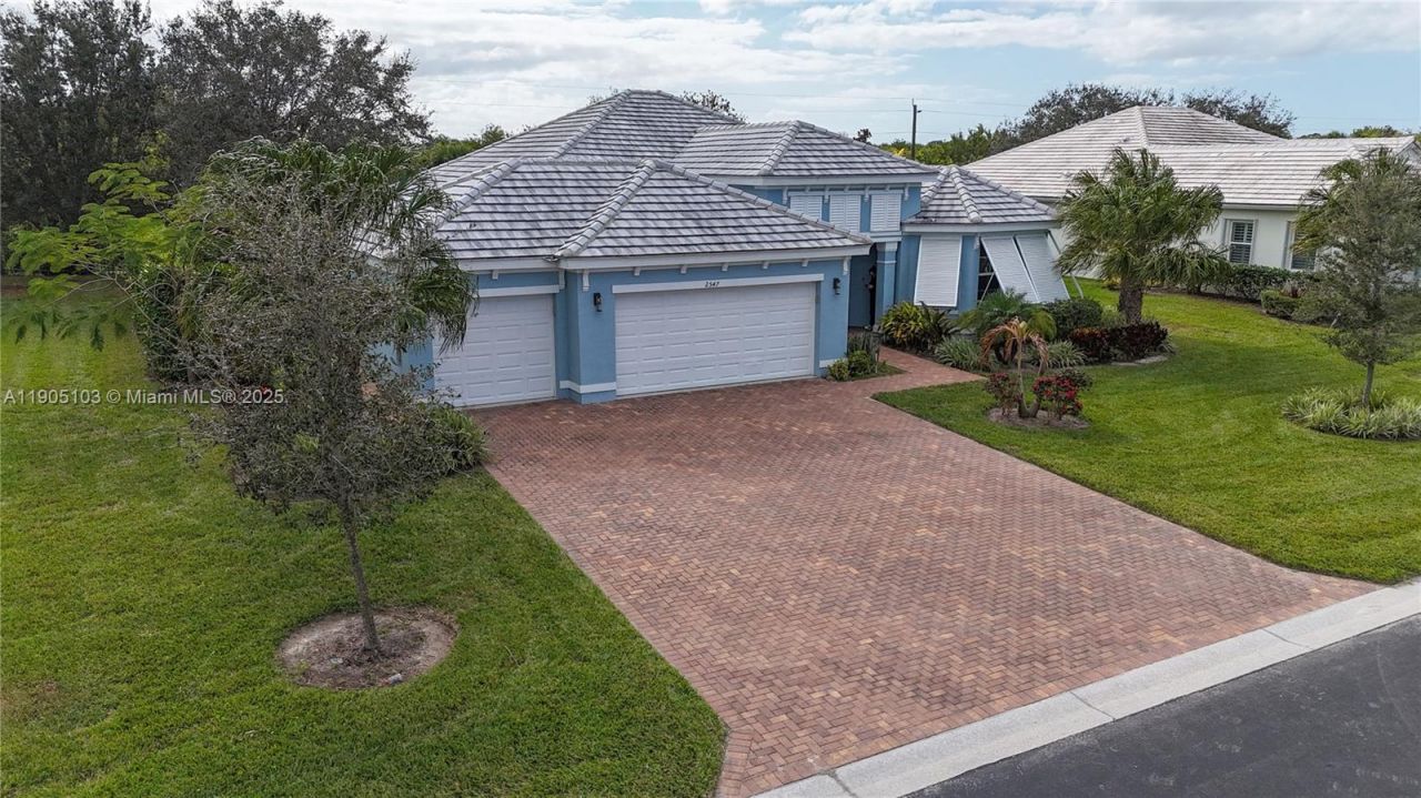 2547 Saint Lucia Cir, Vero Beach, FL 32967 Photo