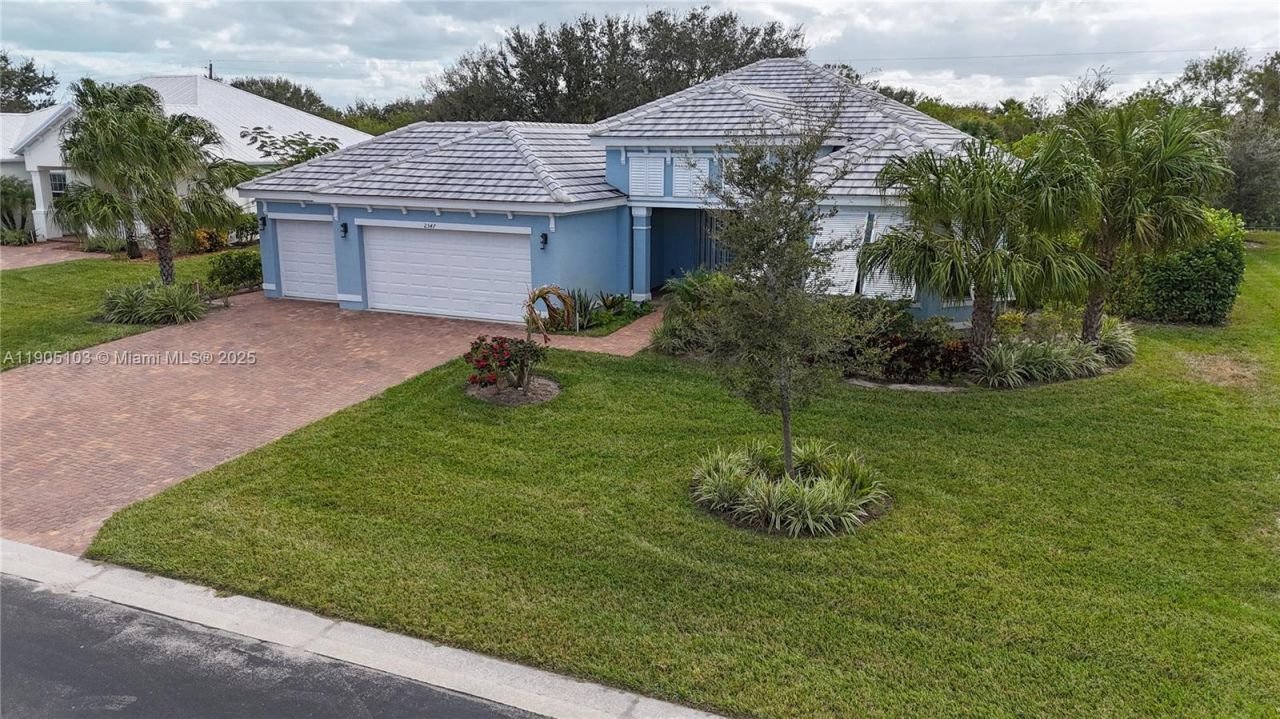 2547 Saint Lucia Cir, Vero Beach, FL 32967 Photo