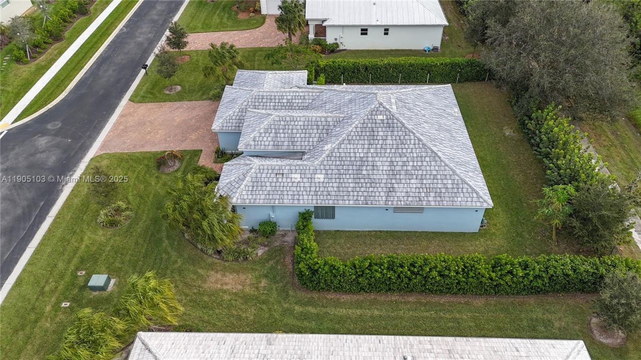 2547 Saint Lucia Cir, Vero Beach, FL 32967 Photo