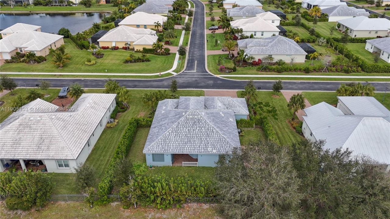2547 Saint Lucia Cir, Vero Beach, FL 32967 Photo