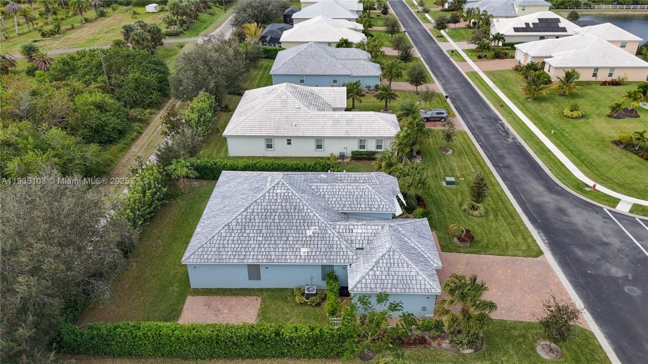 2547 Saint Lucia Cir, Vero Beach, FL 32967 Photo