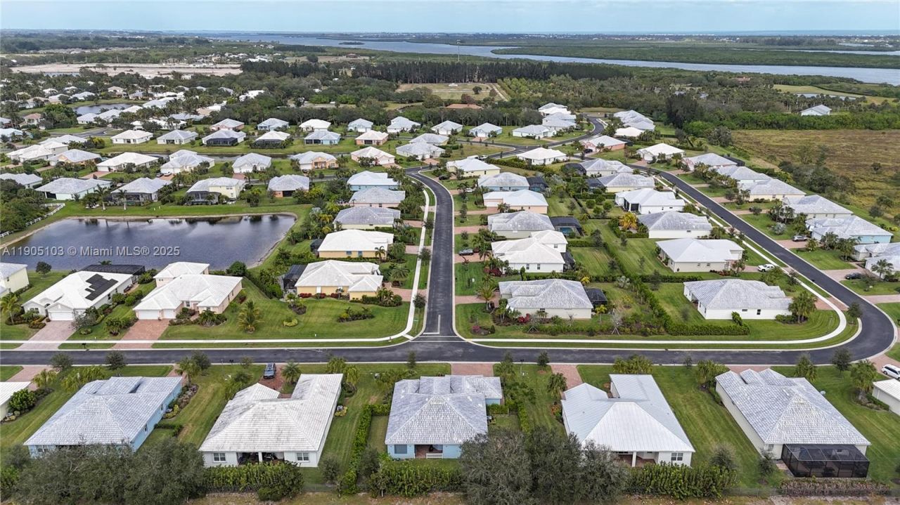 2547 Saint Lucia Cir, Vero Beach, FL 32967 Photo