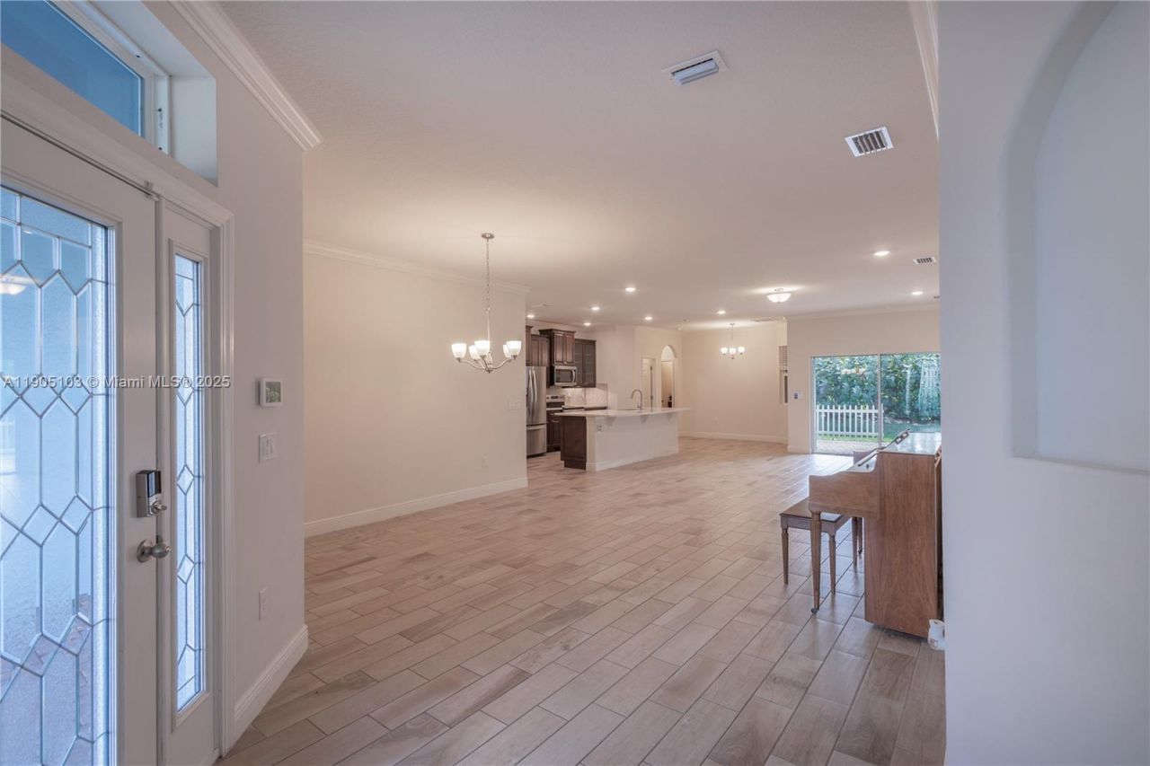2547 Saint Lucia Cir, Vero Beach, FL 32967 Photo