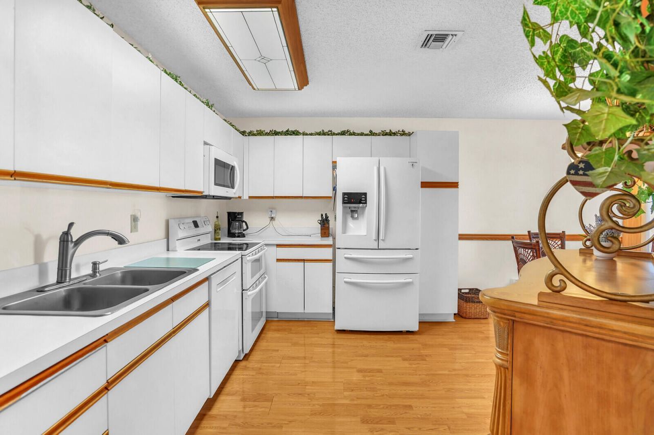 117 Sunshine Boulevard, Royal Palm Beach, FL 33411 Photo