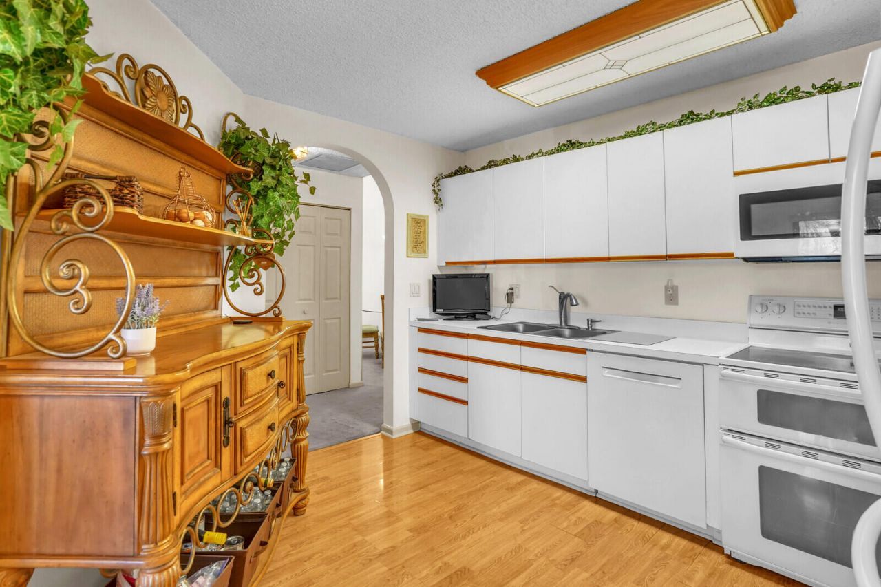 117 Sunshine Boulevard, Royal Palm Beach, FL 33411 Photo