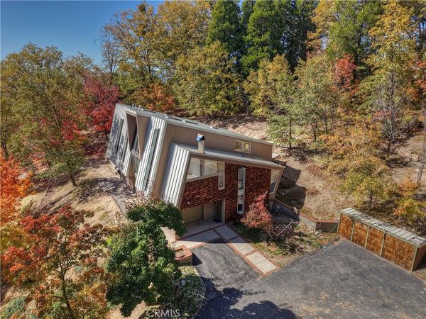 22 Holly Drive, Running Springs, CA 92382