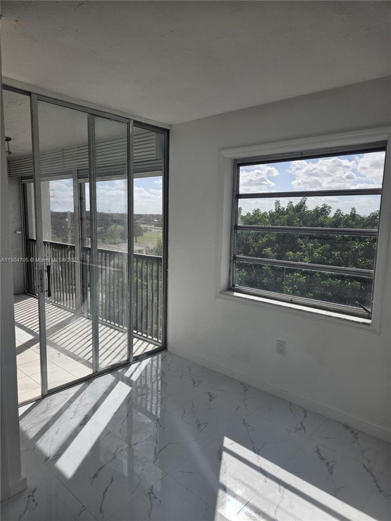 3910 Inverrary Blvd, Unit 703-B, Lauderhill, FL 33319 Photo