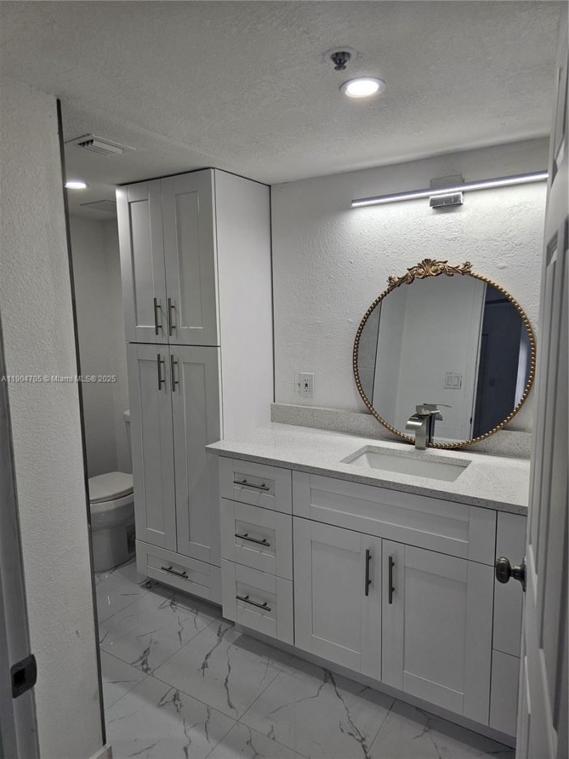 3910 Inverrary Blvd, Unit 703-B, Lauderhill, FL 33319 Photo