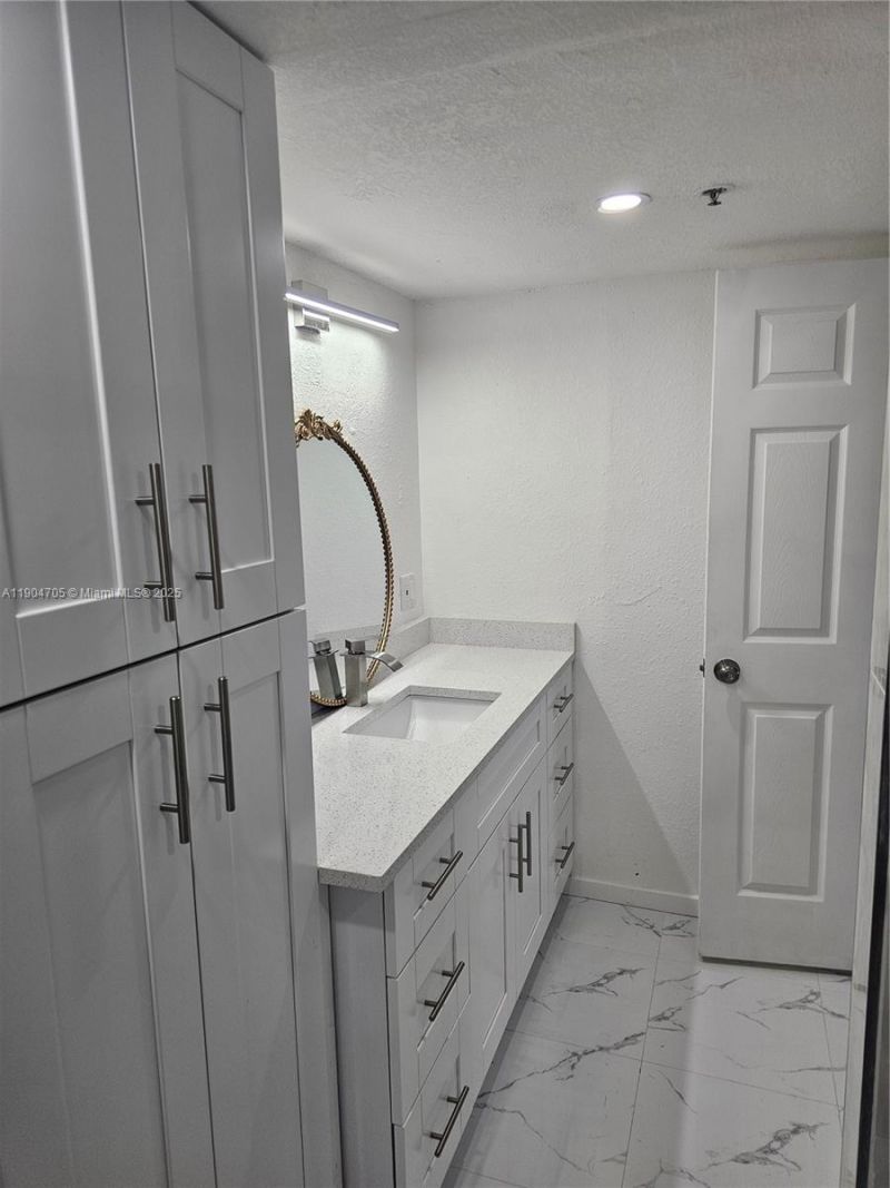 3910 Inverrary Blvd, Unit 703-B, Lauderhill, FL 33319 Photo