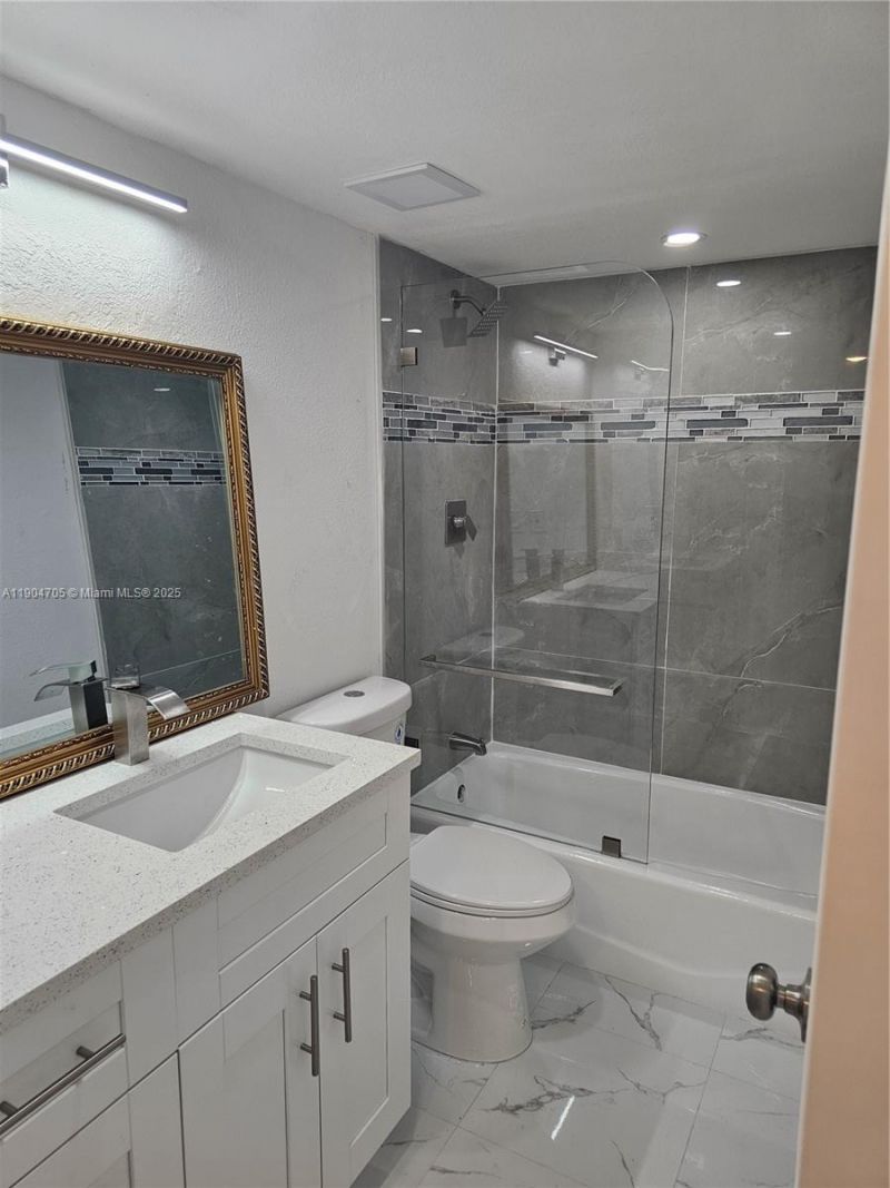 3910 Inverrary Blvd, Unit 703-B, Lauderhill, FL 33319 Photo