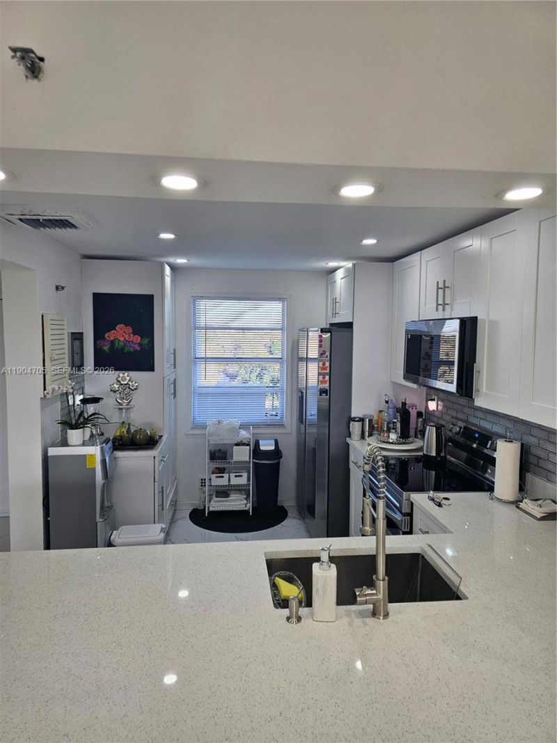 3910 Inverrary Blvd, Unit 703-B, Lauderhill, FL 33319 Photo