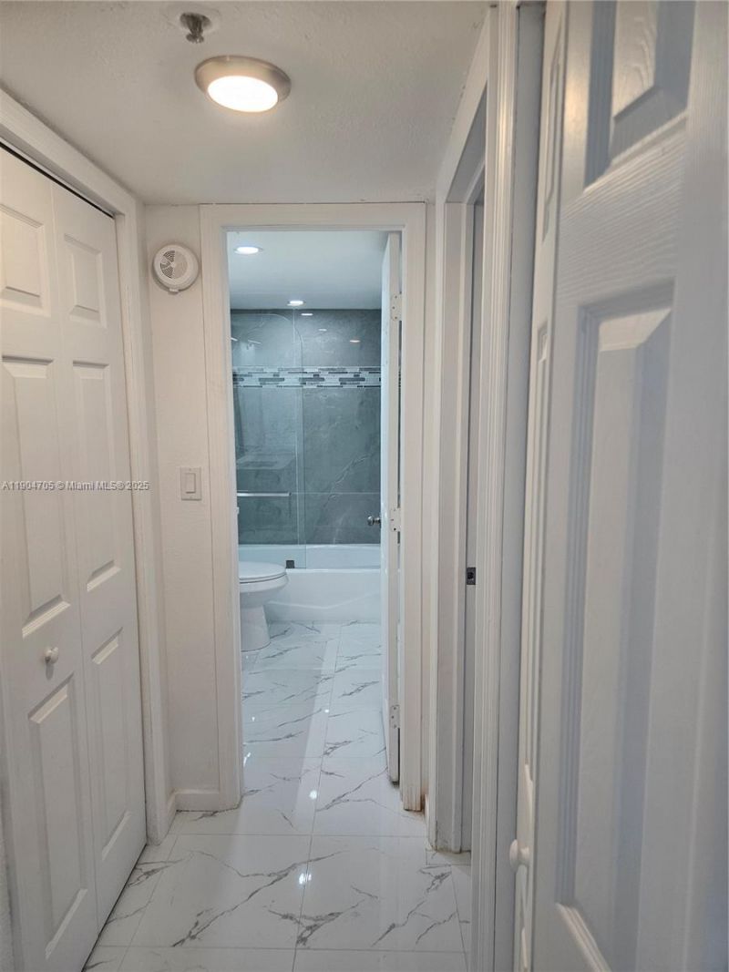 3910 Inverrary Blvd, Unit 703-B, Lauderhill, FL 33319 Photo