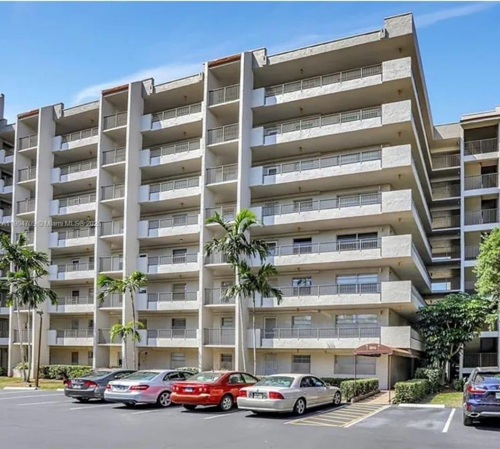 3910 Inverrary Blvd, Unit 703-B, Lauderhill, FL 33319 Photo